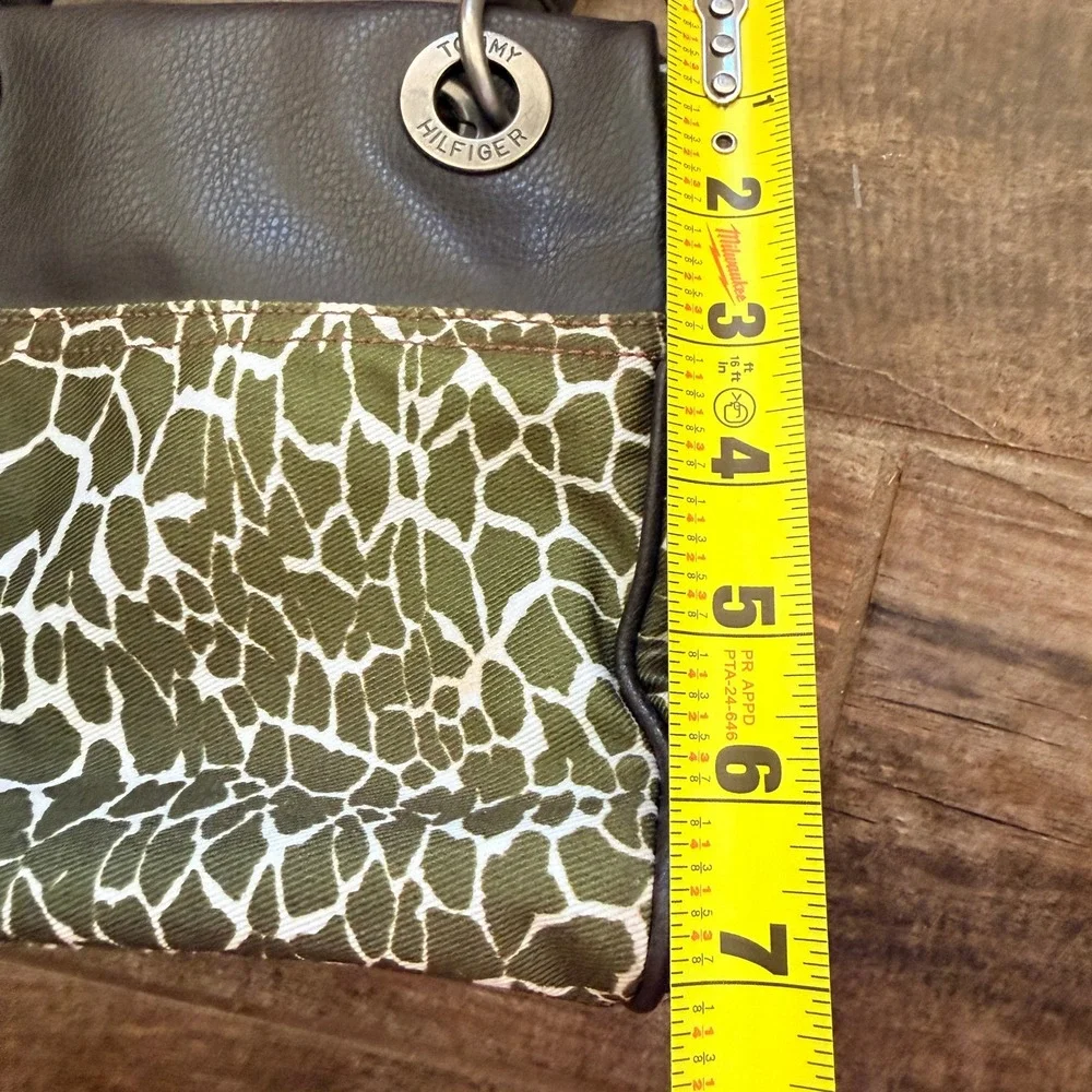 Tommy Hilfiger Womens Y2K Olive Green Brown Giraffe Print Satchel Handbag, Small